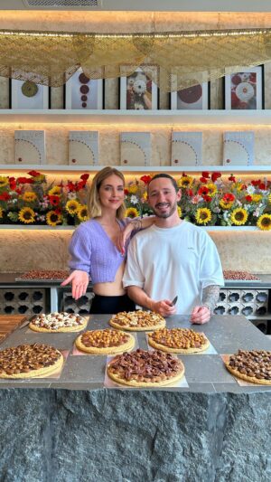 Cédric Grolet Instagram - Après des années à déguster mes cookies, j’apprends aujourd’hui à @chiaraferragni à faire son 🍪 préféré! 
Alors, qu’en pensez-vous de son cookie? @cedricgrolet #cedricgrolet