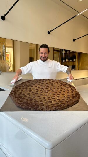 Cédric Grolet Instagram - Même pas fatigué après un 🍪 XXL !  #cedricgrolet