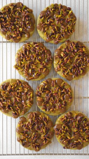 Cédric Grolet Instagram - 16 cookies 100% pistaches à remporter!
Tague les personnes avec lesquelles tu voudrais les partager!
Les commentaires les plus drôles seront sélectionnés.
Réponse dimanche 18h en story #cedricgrolet 💚