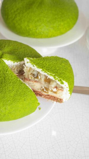 Cédric Grolet Instagram - Un 🍋 vert XL dispo dès maintenant, exclusivement en Click & Collect! ( Praliné citron vert, mousse citron vert, biscuit moelleux, avec un coeur ultra frais ) 💚 #lemeurice #cedricgrolet