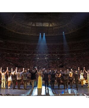 Céline Dion Instagram - Happy 10-year anniversary of the release of the "Taking Chances World Tour: The Concert' DVD/CD"! Did you see Celine during the Taking Chances World Tour? Which city? ✨ 🌏– Team Celine
📸 Gérard Schachmes
.
Joyeux 10e anniversaire du lancement du CD/DVD “Céline autour du monde” ! Avez-vous vu Céline durant la tournée mondiale Taking Chances ? Dans quelle ville ? ✨ 🌏 - Team Céline
📸 Gérard Schachmes
.
#TakingChancesWorldTour