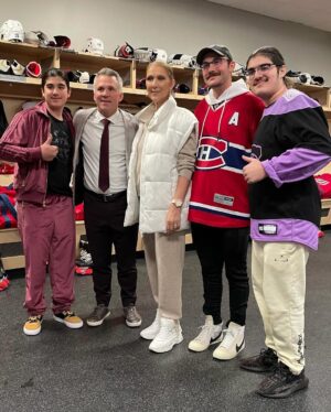 Céline Dion Instagram - My boys and I had such a fun time visiting with the Montreal Canadiens after their hockey game with Vegas Golden Knights in Las Vegas Monday night.  They played so well, what a game!! Thank you for meeting us after the game, guys!  That was memorable for all of us. Have a great season! - Celine xx…

Mes fils et moi avons eu beaucoup de plaisir à rencontrer les Canadiens de Montréal après leur match de hockey contre les Golden Knights de Las Vegas lundi soir.  Ils ont si bien joué, quel match !!! Merci de nous avoir rencontrés après le match, les gars !  C’était mémorable pour nous tous. Bonne saison à tous ! - Céline xx...

@canadiensmtl @vegasgoldenknights @arberxhekaj_ @colecaufield @nsuzuki_37 @alexnewhook_