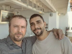 César Mateo Instagram - Gran profesional y mejor persona! @fernandocayo1 Que suerte trabajar contigo compañero. 
#hastaelcielo @vacafilms