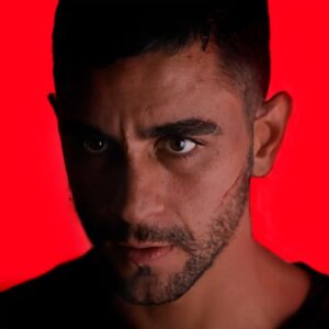 César Mateo Instagram - A diario vemos y escuchamos innumerables historias que hacen que nos hagamos muchas preguntas, cual es la verdad? Qué intereses hay detrás de cada acción política y económica? Vivimos en un bombardeo  constante de información y bajo la amenaza de que todo puede cambiar en un instante, pero a la vez puede parecer que no va con nosotros y a  consecuencia de esto tenemos una falsa sensación de seguridad, pero cuánta capacidad de elección y de reacción tendriamos si el caos llama a nuestra puerta sin avisar? Sin dejar que te prepares. 
Por desgracia el caos y la muerte están a un solo paso detrás de nosotros esperando  ejercer su fuerza y ver hasta donde somos capaces de llegar para sobrevivir. 
Este VIERNES 16 DE AGOSTO ESTRENO DE @victima_n8 en @netflix @netflixes . 
@mediapro 
@themediaprostudio 
@globomedia 
@mariadenati 
@veronikamoral 
@ardanaz84 
@oscar.zafra 
@farahartist 
@lisilinder 
@moussaecharifoficial1 
@bazzanosky