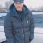 Cătălin Bordea Instagram - Cortea se află într-o relație toxică cu mașina lui. El crede că dacă se numește Motion, nu trebuie să mai facă niciodată mișcare. Și ați văzut cât e. Hai să îi recomandăm altă mașină, cu care să se călătorească. Dacă ai și link de pe autovit.ro, numai bine. Lăsa-l aici. @autovit.ro_romania #vapotriviti #vacalatoriti