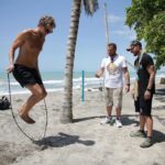 Cătălin Bordea Instagram - Diseară învățam germani sa leviteze, mă îmbrac in România și avem un copil. @nelucortea @americaexpressromania