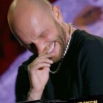 Cătălin Bordea Instagram - Teoria Conspirației 🗓️ În toate cinematografele din România. Tu ai văzut acest special de stand-up comedy? . . . #headlinemanagement #vidraproduction #teoriaconspiratiei #bordeaSpecial #teoriaconspiratieiSpecial