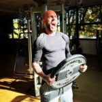 Cătălin Bordea Instagram - Am rămas așa de la dentist…