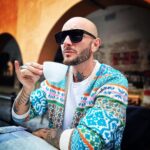 Cătălin Bordea Instagram - Chel Boss în cuvertură… Biserica Neagră