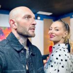 Cătălin Bordea Instagram - În timpul liber suntem statui de ceară la un milionar din provincie. @delia