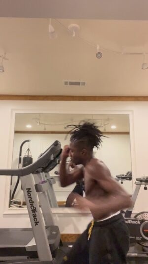 Caleb McLaughlin Instagram - Good morning ☀️🕊 #morningfitness