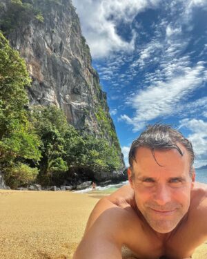 Cameron Mathison Instagram - pics or it didn’t happen
(last one is my fave)
#philippines 
#photodump