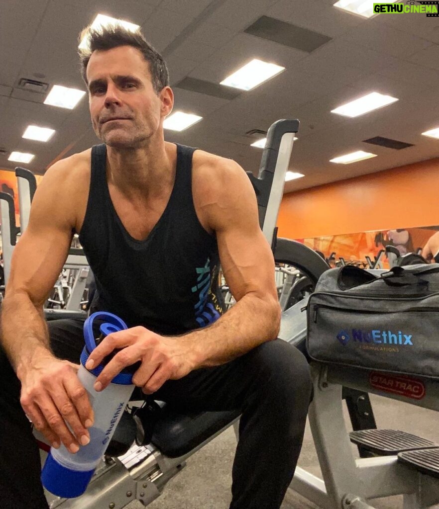 Cameron Mathison Instagram - New year. New plan. Nuethix👊🏼 #nuethixformulations #builtinsideandout #health #fitness Gear and supplements NUETHIX.com Code: cameron Los Angeles, California