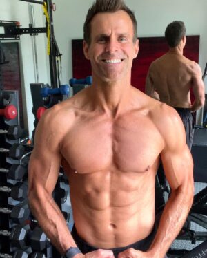 Cameron Mathison Instagram - I’ve got 99 problems, but I’m going to the gym and ignoring all of them.
#gymtherapy 
#smile 
#liftweights
