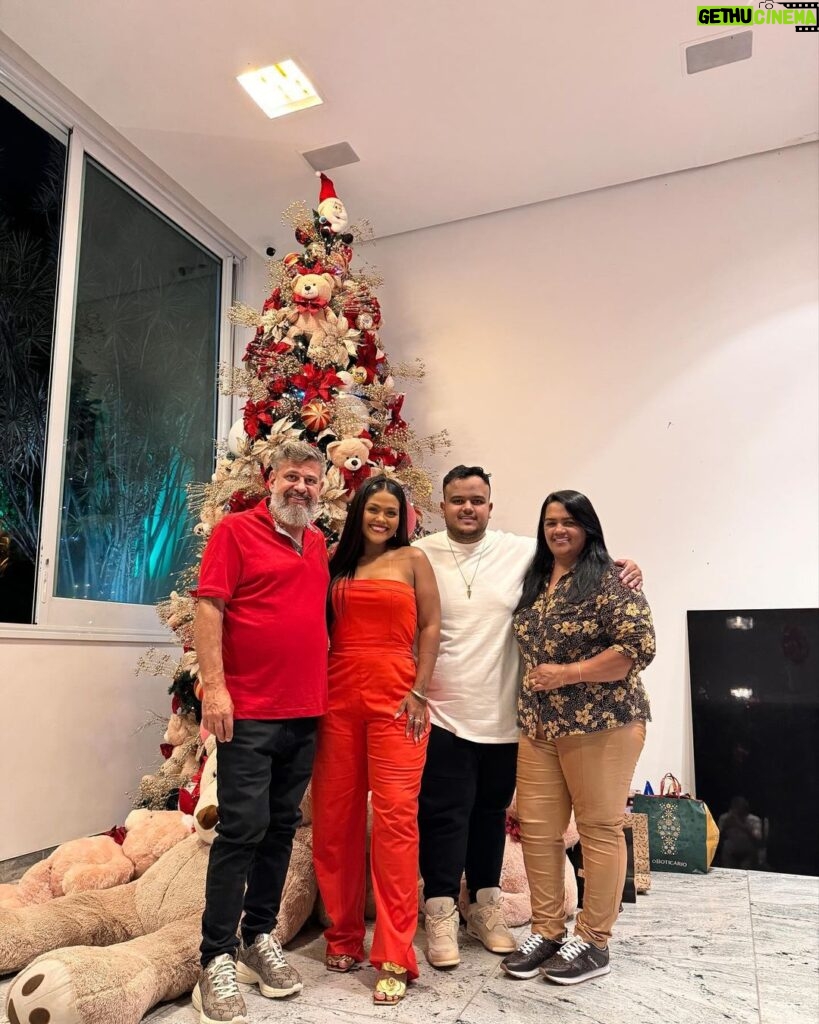 Camila Loures Instagram - Dump Natal 2023 🎄🙏🏽❤️