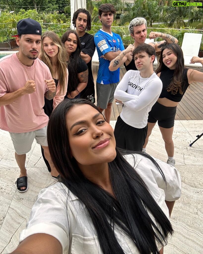 Camila Loures Instagram - Família Loures X Tiktokers acabou de sair no canaaall .. corre pra assistir e façam suas torcidas 🫶🏽🥳
