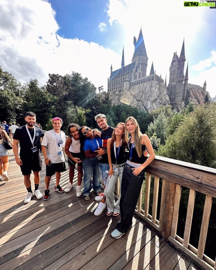 Camila Loures Instagram - Dia de parque… dia feliz 🎢💙 . Obrigada @universaldestinationsbrasil por esse dia maravilhoso por aq 🫶🏽 Universal Studios Florida