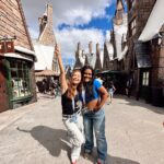 Camila Loures Instagram – Dia de parque… dia feliz 🎢💙 
.
Obrigada @universaldestinationsbrasil por esse dia maravilhoso por aq 🫶🏽 Universal Studios Florida