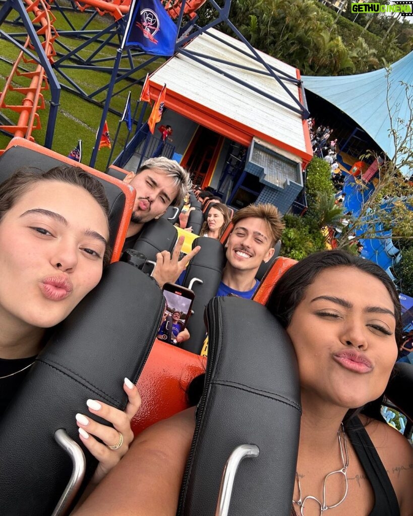 Camila Loures Instagram - 24 HORAS NO @betocarrero 🎢🎠 Esse video ta INCRIVELLL .. serio assistam .. EU AMEII ❤️ E tem a parte nova da Nerf que ta linda … link na bio Beto Carrero World