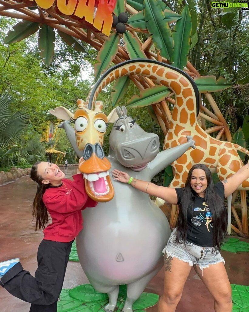 Camila Loures Instagram - 24 HORAS NO @betocarrero 🎢🎠 Esse video ta INCRIVELLL .. serio assistam .. EU AMEII ❤️ E tem a parte nova da Nerf que ta linda … link na bio Beto Carrero World