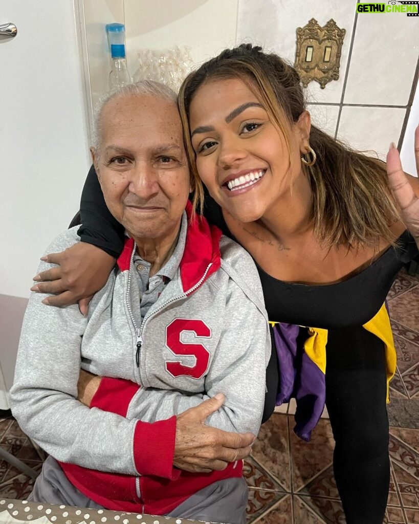 Camila Loures Instagram - Hoje meu vôzinho foi morar com papai do céu 🙏🏽😭 Vô obrigado por tudo que fez por nós, por todos ensinamentos, por toda criação e por todo amor, um amor que Deus escolheu receber de braços abertos para ficar ao lado de uma linda mulher que também já se foi … meu vô e minha vó agr estão la de cima cuidando da gente! voce cumpriu seu propósito aqui nessa terra, Deus tomou pra si seu servo, voce foi exemplo! Obrigada por tudo vô, você nos deu uma base q ninguém explica, nunca deixou faltar nada, principalmente amor! TE AMO VÔ, PRA SMP! 🖤🙏🏽😭 “Combati o bom combate, acabei a carreira, guardei a fé. 2 Timóteo 4:7” Márcio Antonio de Almeida 10/07/1943 ✝ 10/02/2024 Pra sempre em nossos corações!