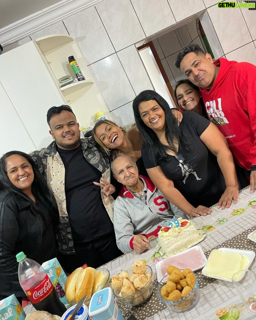 Camila Loures Instagram - Hoje meu vôzinho foi morar com papai do céu 🙏🏽😭 Vô obrigado por tudo que fez por nós, por todos ensinamentos, por toda criação e por todo amor, um amor que Deus escolheu receber de braços abertos para ficar ao lado de uma linda mulher que também já se foi … meu vô e minha vó agr estão la de cima cuidando da gente! voce cumpriu seu propósito aqui nessa terra, Deus tomou pra si seu servo, voce foi exemplo! Obrigada por tudo vô, você nos deu uma base q ninguém explica, nunca deixou faltar nada, principalmente amor! TE AMO VÔ, PRA SMP! 🖤🙏🏽😭 “Combati o bom combate, acabei a carreira, guardei a fé. 2 Timóteo 4:7” Márcio Antonio de Almeida 10/07/1943 ✝ 10/02/2024 Pra sempre em nossos corações!