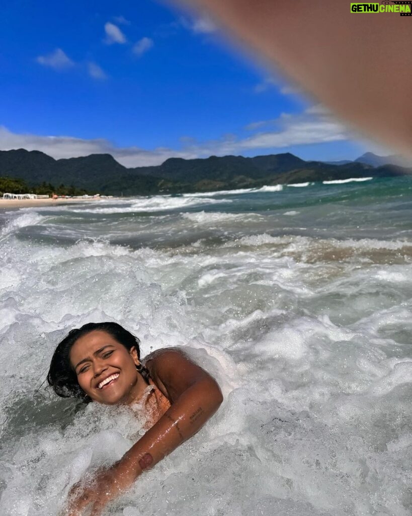 Camila Loures Instagram - Dominguinho perfeito 🏝❤ (tirando o caldo q levei 😂) Maresias, Sao Paulo, Brazil