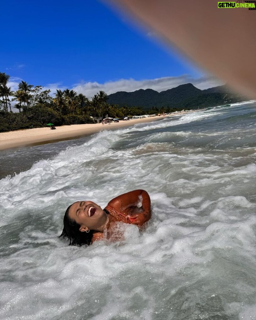 Camila Loures Instagram - Dominguinho perfeito 🏝❤ (tirando o caldo q levei 😂) Maresias, Sao Paulo, Brazil