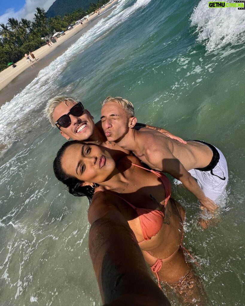 Camila Loures Instagram - Dominguinho perfeito 🏝❤ (tirando o caldo q levei 😂) Maresias, Sao Paulo, Brazil