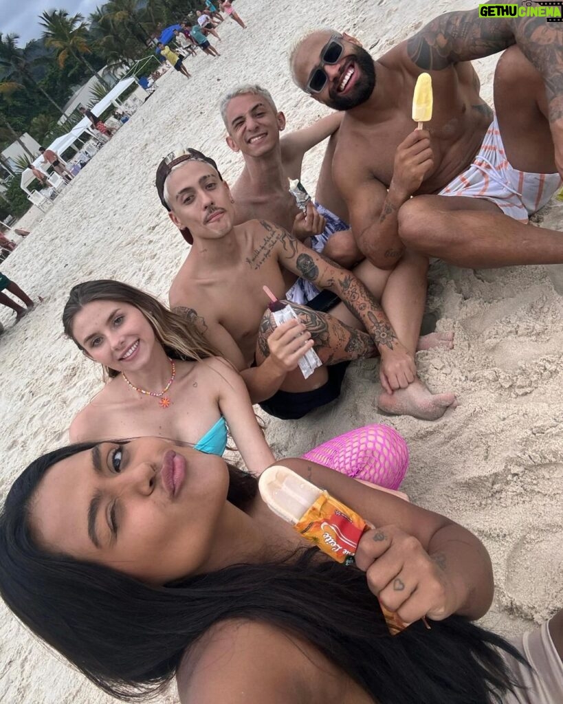 Camila Loures Instagram - Praiou com os bests ❤ Maresias, Sao Paulo, Brazil