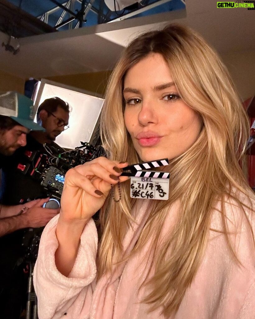 Camila Queiroz Instagram - 🎥🎬🎞️ on set #BelezaFatal @hbomaxbr