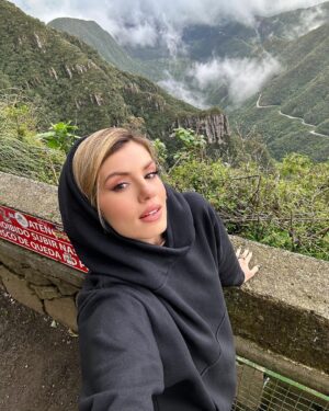 Camila Queiroz Instagram - 48hrs no frio de 7ºC ⛰️
viemos a trabalho mas mal posso esperar pra voltar e conhecer melhor os cânions catarinenses.