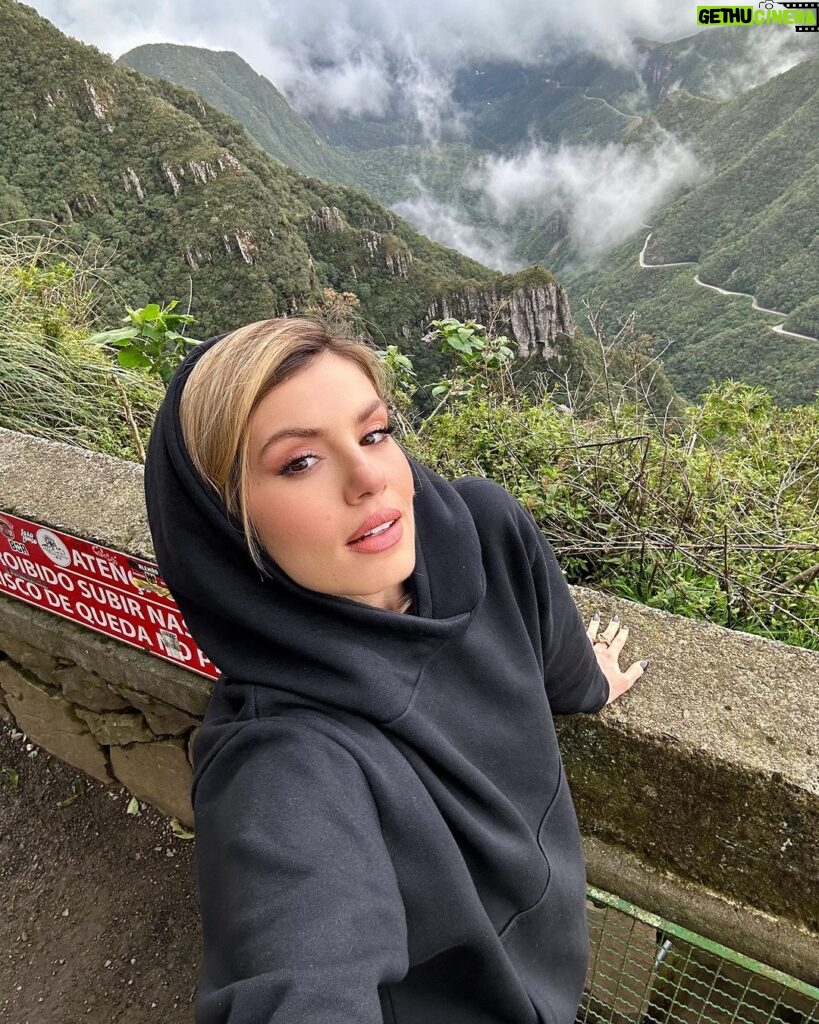 Camila Queiroz Instagram - 48hrs no frio de 7ºC ⛰️ viemos a trabalho mas mal posso esperar pra voltar e conhecer melhor os cânions catarinenses.