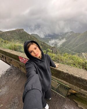 Camila Queiroz Instagram - 48hrs no frio de 7ºC ⛰️
viemos a trabalho mas mal posso esperar pra voltar e conhecer melhor os cânions catarinenses.