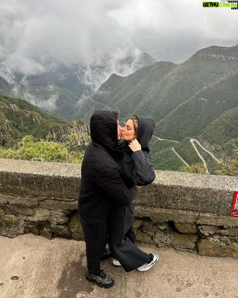 Camila Queiroz Instagram - 48hrs no frio de 7ºC ⛰️ viemos a trabalho mas mal posso esperar pra voltar e conhecer melhor os cânions catarinenses.