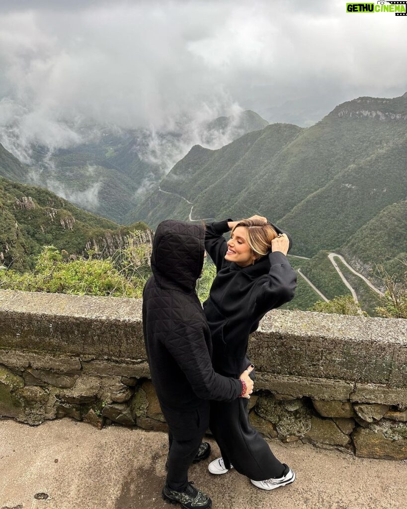 Camila Queiroz Instagram - 48hrs no frio de 7ºC ⛰️ viemos a trabalho mas mal posso esperar pra voltar e conhecer melhor os cânions catarinenses.