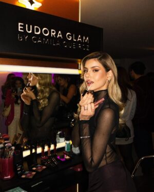 Camila Queiroz Instagram - Lançamento @eudora #GlamByCamilaQueiroz x 12 anos @bazaarbr 
Realizando sonhos ao lado de duas marcas incríveis, rodeada de amigos  em uma noite inesquecível.
