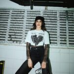 Camila Queiroz Instagram - Ansiosa pra essa temporada de shows que vem por aí, e a coleção Festival Season da @johnjohn já está prontinha nas lojas te esperando!!🤘🏼⚡️
