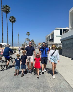 Camilla Arfwedson Instagram - Sister and her clan and some novelty sunglasses 🤩💞