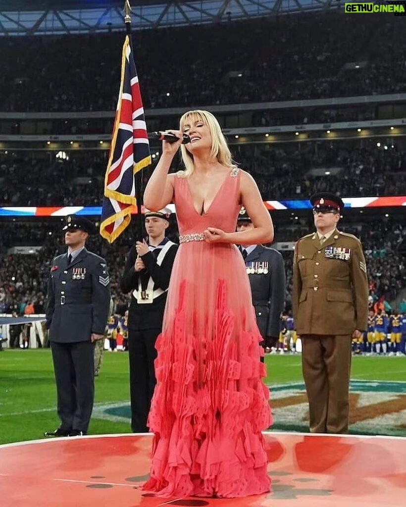 Camilla Kerslake Instagram - Can you believe the #SuperBowl is almost here…again? I’ve always appreciated the game and have had the honour of singing at a few NFL games myself! In fact, I’m the NFLs most requested UK singer 🤩🏈