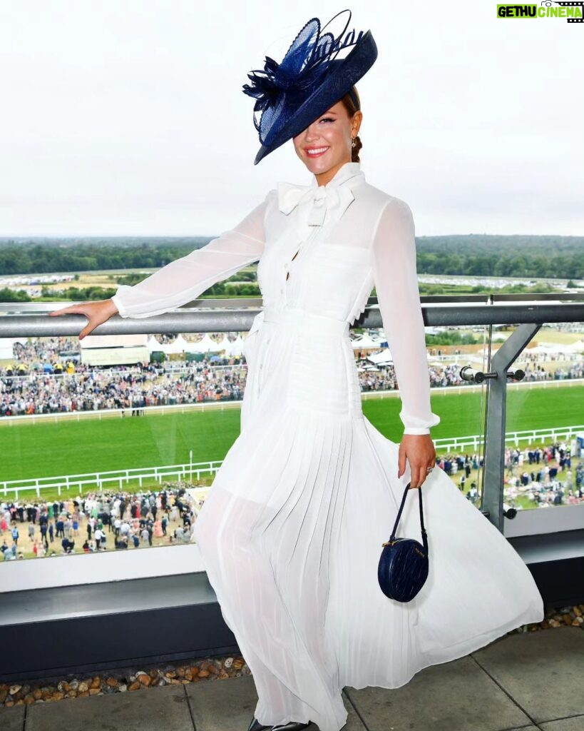 Camilla Kerslake Instagram - #RoyalAscot incoming! #TB to last year 📸 by @kirstinsinclair for @davebenett Ascot Racecourse