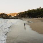 Camille D. Sperandio Instagram - Ceci est ton signe pour booker ta prochaine destination soleil à petit prix! 🐚🌞🌊🌮🐠 C’est prouvé, le soleil a plusieurs propriétés bénéfiques sur le bonheur, alors pourquoi passer à côté? @aircanadavacations offre plusieurs forfaits vacances au soleil et tu pourrais économiser jusqu’à 40%*! C’est le temps de réserver, dès maintenant! #NosRêvesVoyagent - pub