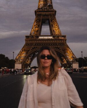 Camille D. Sperandio Instagram - Au revoir Paris! Merci pour tes croissants, tes Spritz, ton accueil et ta chaleur. C’était short but so sweet. 🤍

Plutôt chanceuse d’avoir un copain qui fait de si belles photos 🥰 @guillaume.stamand
