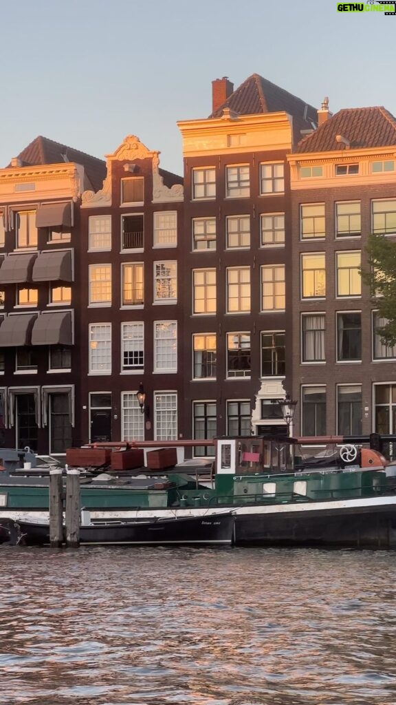 Camille D. Sperandio Instagram - guilty 🤭 je veux savoir : quel endroit dans le monde vous a déjà donné ce feeling de « je veux déménager ici! » Amsterdam, Netherlands