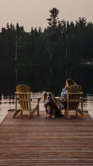 Camille D. Sperandio Instagram - LA TUQUE, mon itinéraire 👇🏼 @tourismelatuque — je suis tombée sous le charme de la nature de LaTuque. C’était notre première fois et ça nous a fait le plus grand bien! Ici il s’agit de l’itinéraire du Festival du Curieux de nature mais il existe trois autres festivals pour tous les goûts ☺️

🌲 Arrêt au Parc des Chutes pour des belles randonnées 
💭 Atelier de création de capteurs de rêves (inscrivez-vous!)
🌯 Lunch au bord de Lac St-Louis
🚣🏼 Canot à la Marina du club aquatique latuquois
🥪 Dîner au @biztro_le_mauricien
🌞 Après-midi au Lac-Édouard
🍄 Cueillette de champignons avec Lorraine (Les Champignons du Lac-Édouard) *extra*
🌊 Baignade au Lac Municipal 
🍹 Souper-terrasse-sunset au Domaine du Lac-Édouard 

Bon voyage! - pub