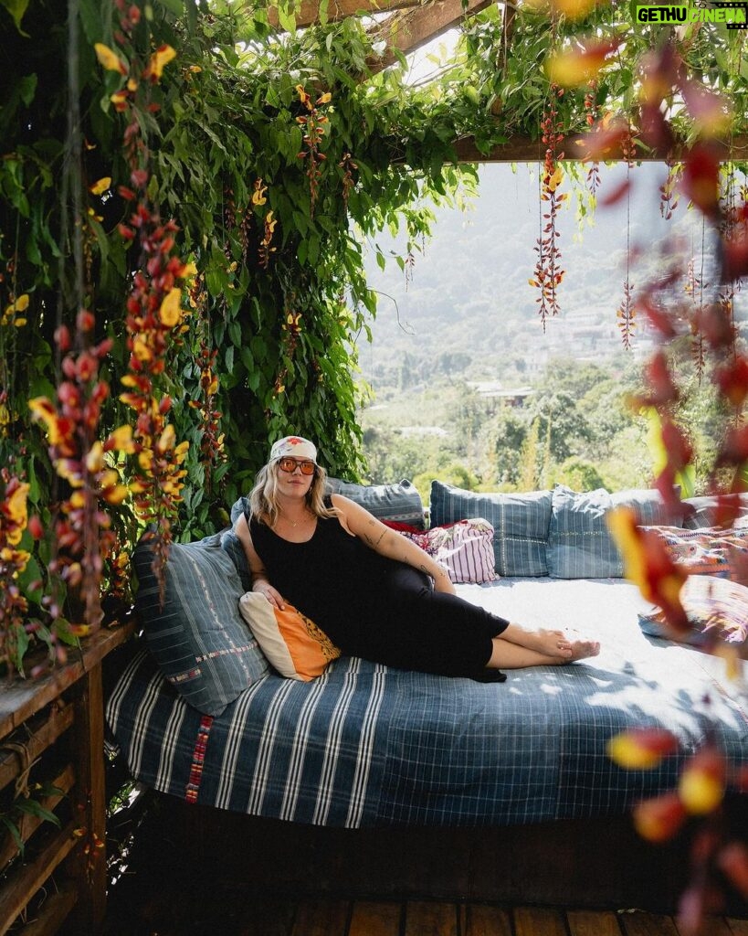 Camille D. Sperandio Instagram - engage-moi pour te booker les plus beaux airbnb ever 👌🏻 @theseedhabitat 🌿🌀🌋 Tzununá Lake Atitlán Guatemala