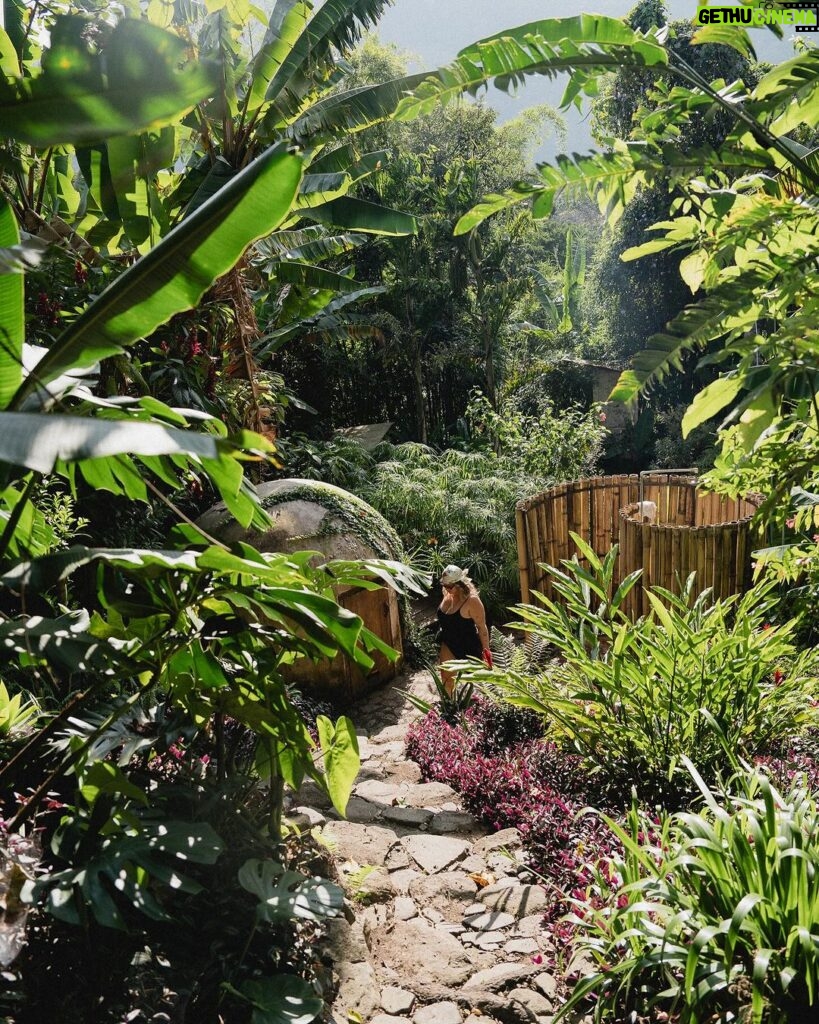 Camille D. Sperandio Instagram - engage-moi pour te booker les plus beaux airbnb ever 👌🏻 @theseedhabitat 🌿🌀🌋 Tzununá Lake Atitlán Guatemala