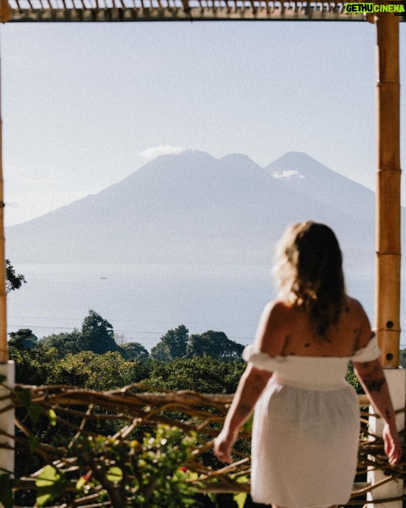 Camille D. Sperandio Instagram - engage-moi pour te booker les plus beaux airbnb ever 👌🏻 @theseedhabitat 🌿🌀🌋 Tzununá Lake Atitlán Guatemala