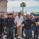 Can Yaman Instagram - Oggi sono orgoglioso di aver rinnovato la mia promessa di donazione per incitare i giovani a donare, un gesto importante per aiutarci tutti. Ringrazio la Polizia di Stato per avermi dato questa occasione e in particolare il Ministro dell’Interno Matteo Piantedosi e il Capo della Polizia Lamberto Giannini, per l'affetto dimostrato. Un grazie all'associazione #donatorinati e al suo presidente Claudio Saltari. #AnniversarioPolizia @poliziadistato_officialpage Piazza Di Spagna, Roma