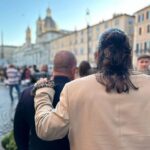 Can Yaman Instagram - Oggi a Roma è stato un sabato meraviglioso e solare. Da tanto tempo volevo concedermi una giornata da turista. Vivo qui da 3 anni ma non è semplice passeggiare con tranquillità e senza impedimenti. Oggi invece sono riuscito a farlo, mi sono concesso di assaggiare delizie della cucina romana che non sapevo esistessero e fatto cose semplici e meravigliose allo stesso tempo. Ringrazio i miei amici e i miei agenti che mi hanno fatto compagnia in questa giornata “normale e umana” che mi mancava da tantissimo tempo e mi ha reso davvero felice! Mi sono proprio ricaricato! Da domani però tornerò a fare dieta stretta e dovrò anche iniziare a studiare il copione. ••• @cuneytsayil @ilkerbilgi @franciomw @88_marce_88 Rome, Italy